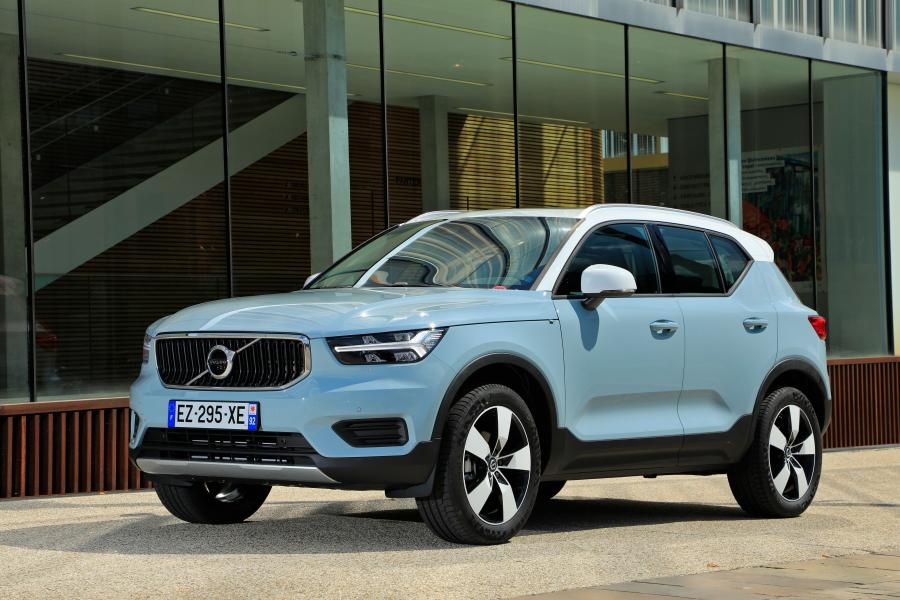  Volvo XC40 T3 Momentum 2018 года  (WW) (фото 1 из 5)